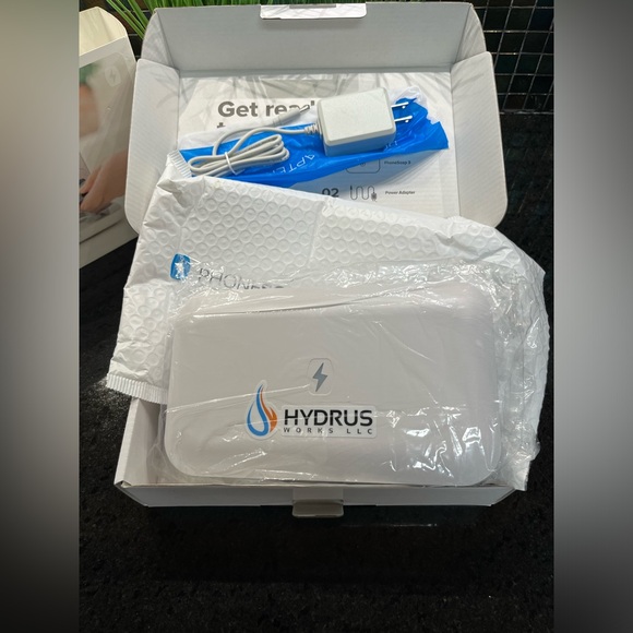 NIB PhoneSoap 3 UV Cell Phone Sanitizer & Dual Universal Cell Phone Charger Box - Picture 2 of 12